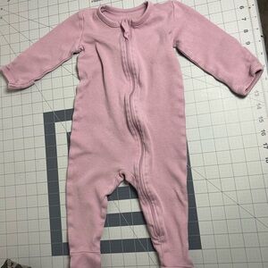 100% organic cotton 6-12 months footed onesie